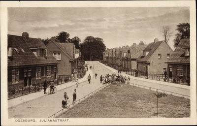 Postcard Doesburg Gelderland Netherlands, Julianastraat - 10826336