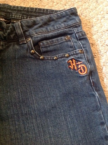 Pantalones de mezclilla Capri para mujer Harley Davidson usados. Azul de color medio. Talla 6. - Imagen 3 de 9