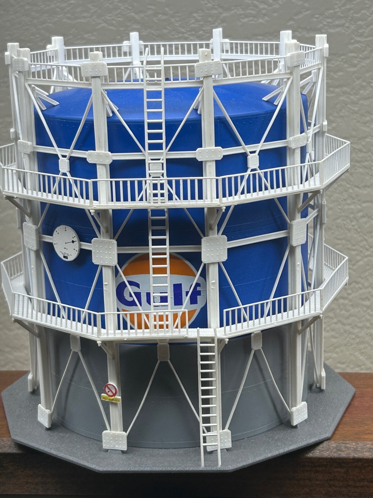 GULF GAS / FUEL STORAGE TANK - HO Scale BUILT UP - with FLASHING LIGHT- NEW