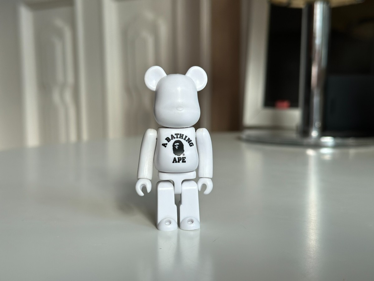 Bearbrick 100% Bape Ape Play Medicom Toy A Bathing Ape White Bearbrick 100% Bape Ape Play Medicom Toy A Bathing Ape White