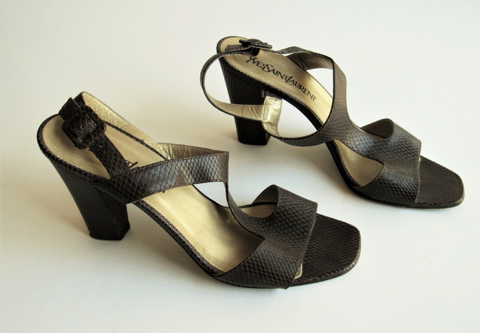 SANDALI YVES SAINT LAURENT PELLE CON CINTURINO A T punta aperta misura 8 5 us