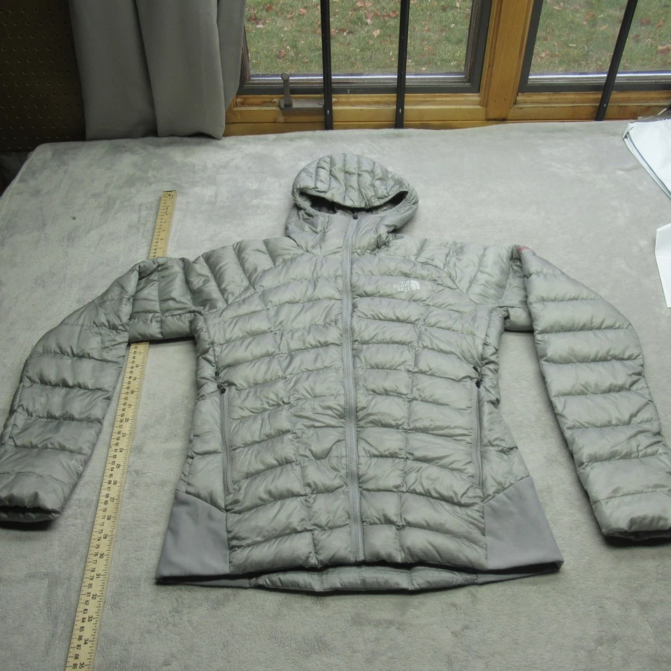 Женский пуховик North Face средний серый серия Summit с капюшоном на молнии утепленный - Изображение 2 из 4