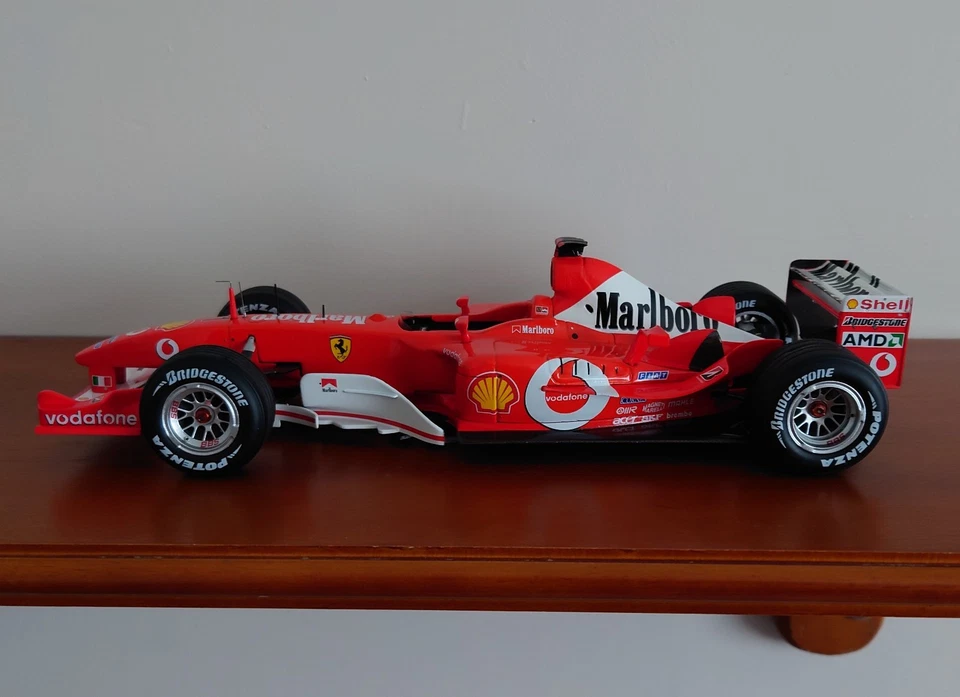 Michael Schumacher 2003 Campeón del Mundo 1/18 Japón Hot Wheels Elite **Actualizaciones** Foto 2 de 4