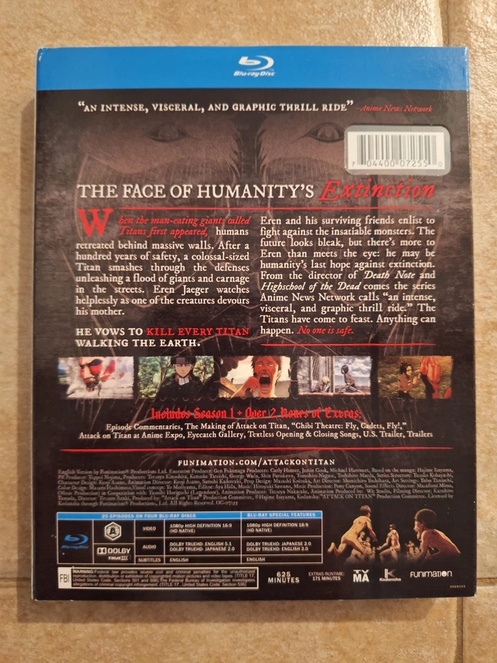 Attack on Titan: Complete Season One (Blu-ray) Free Shipping  Foto 2 de 4