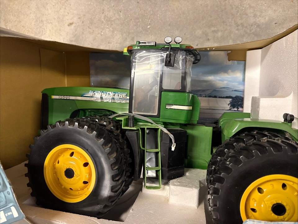 24” ERTL John Deere 9620 rádio trator controle remoto brinquedo de controle remoto caixa aberta? - Imagem 2 de 4