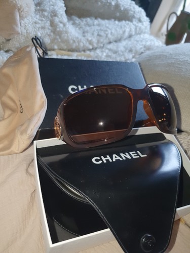 Genuine Chanel Sunglasses, With case Excellent Condition, Only worn once - Picture 3 of 7