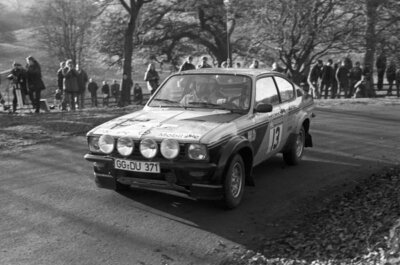Rauno Aaltonen & Claes Billstam, Opel Kadett GT & E WRC Rally 1975 Old Photo 4