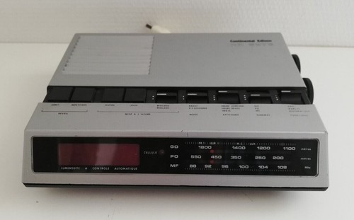 Radio-réveil Sony ICF-A15L. Fabriqué au Japon des années 80