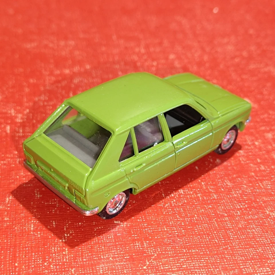 PEUGEOT 104 berline 5 portes 1/43 SOLIDO  - Photo 3/4