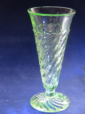 Vintage Depression Uranglas Vase geriffelt Wirbelmuster Anchor Hocking