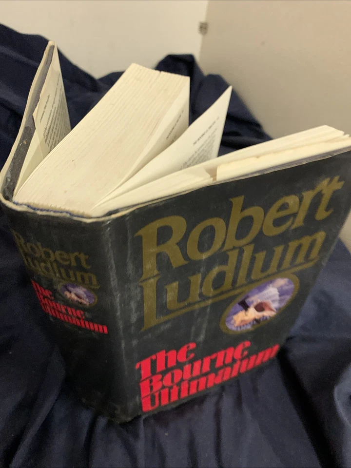 The Bourne Ultimatum By Robert Ludlum First Edition Random House 1990 Hardcover Foto 2 de 4