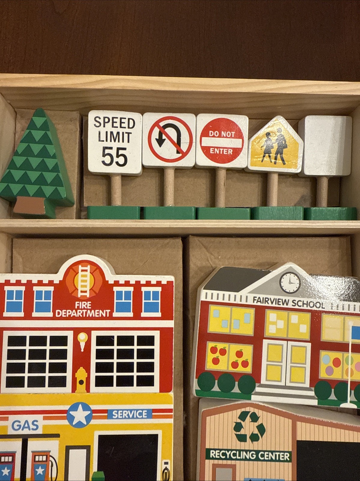 Melissa & Doug Pretend Play Wooden Town Play Set For Kids 32 Piece Complete Set