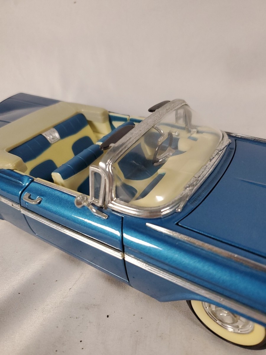 水色のクラシックカー ミニカー 1/18 Road Legends 1959 Chevrolet Impala Convertible Blue 1:18 Die