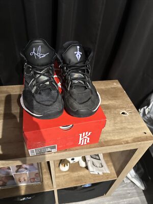 Nike Kyrie Infinity Black Metallic Silver   M SIZE 11.5 US  *USED*