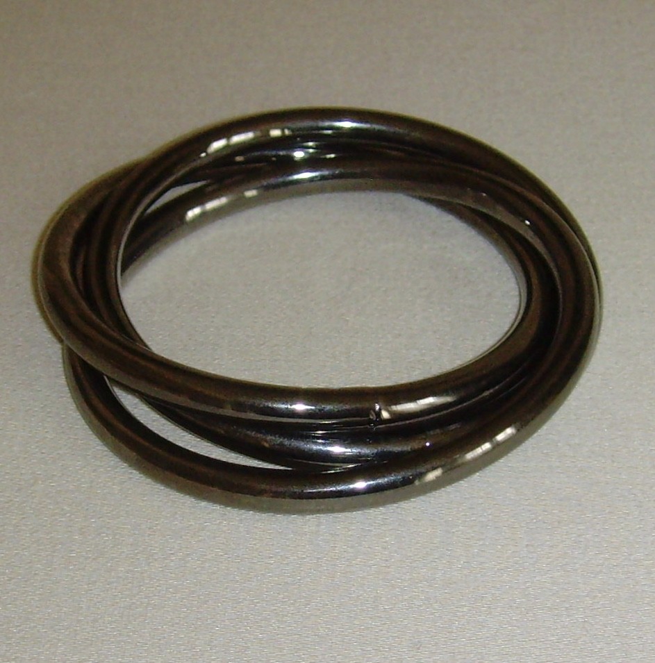 Gunmetal Tone Interlocking Bangle set - image 4
