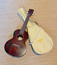Gretsch G9120 Tenor Ukulele with 2 Strap Buttons, White Grover Tuners  Gig Bag