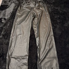 Men’s Helly Hansen Black Pants Sz Small Gray Logo Adult Unisex