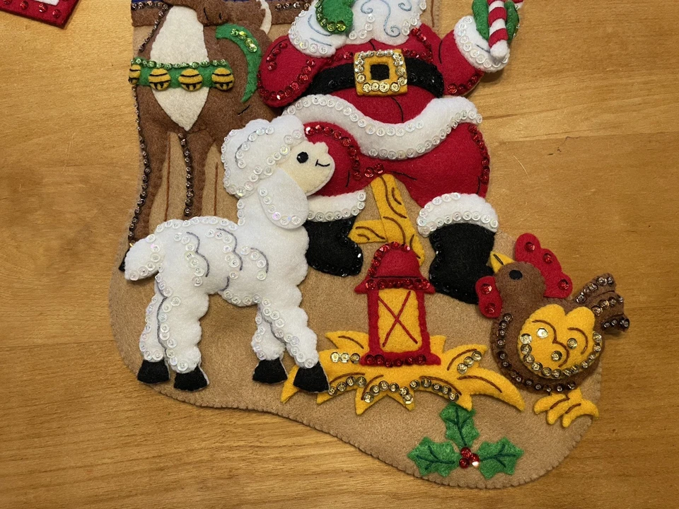 Medias de Navidad de fieltro Bucilla 18” TERMINADAS completadas -Santa’s Barn Friends Foto 4 de 4