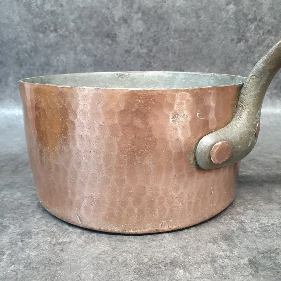ancienne casserole en cuivre martelée Déhillerin D23,5 ep 2,7mm / 4 ref AP200 - Photo 2/4
