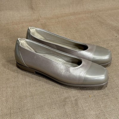 SAS Coco Shoes Womens 8 Narrow Gold Leather Slip On Flats Patent Toe USA