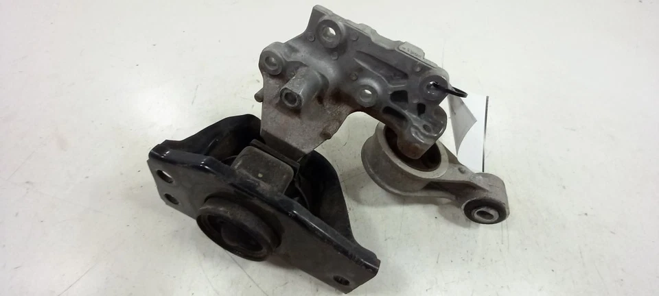 Montaje motor Nissan Rogue pasajero derecho 2012 2013 2014 2015 Foto 2 de 4