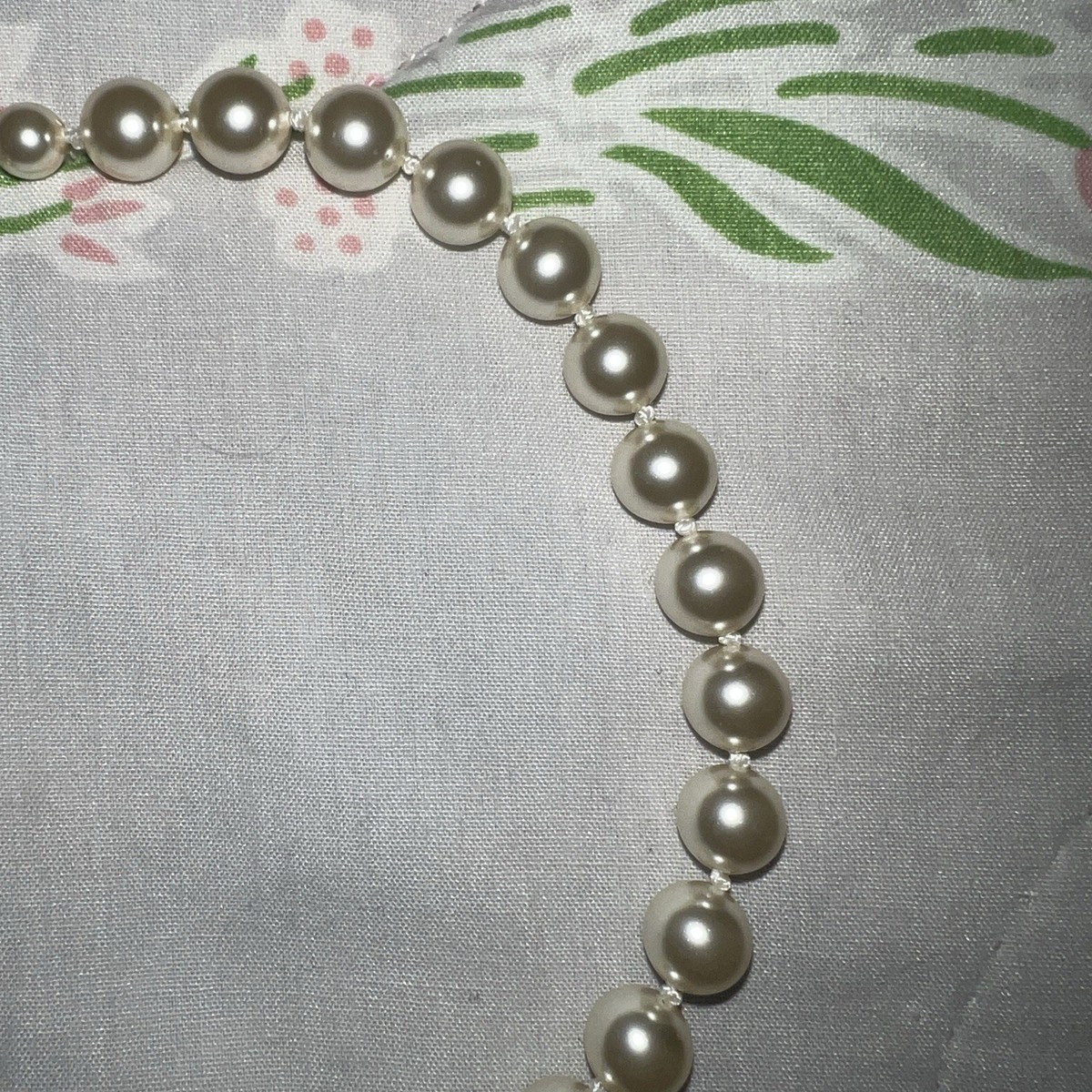 Vivienne Westwood One Row Pearl Drop Choker. Silver Saturn orb