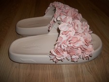 SKECHERS FOAMIES ARCH FIT BLOSSOM FLORAL SLIDES WOMEN SIZE 9 NUDE PINK NEW  