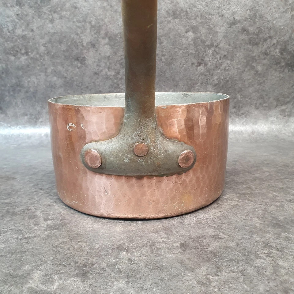 ancienne casserole en cuivre martelée Déhillerin D23,5 ep 2,7mm / 4 ref AP200 - Photo 3/4