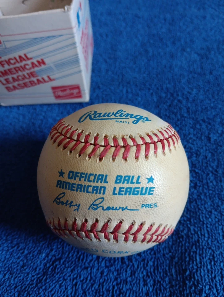 OFFICIAL AMERICAN LEAGUE BASEBALL SIGNED BY JOHNNY MIZE Baseball Hof Yankees - Image 3 of 4