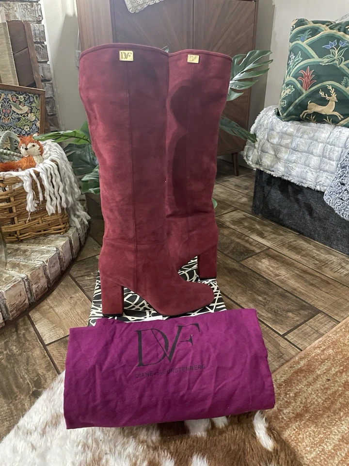 Botas para mujer Diane Von Furstenberg arándano gamuza cuero tacón 8,5 M Foto 2 de 4