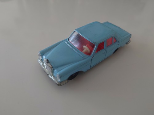 Minichamps 1:43 Mercedes-Benz 280 SE 3.5 (W111) Année de construction 1970 bleu clair métallique