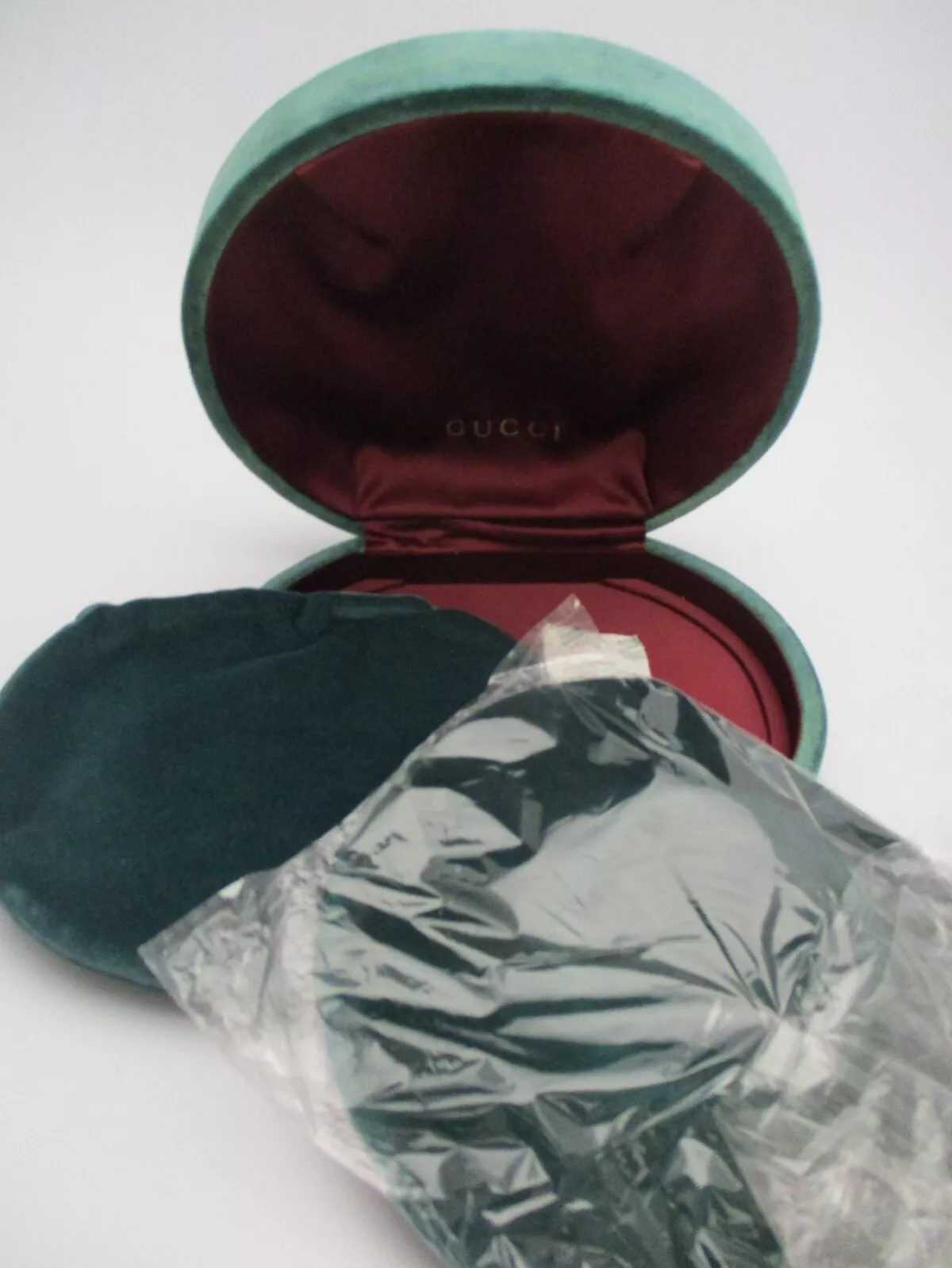 Grand coffret collier et tour de cou intérieur GUCCI velours vert extérieur et soie violette