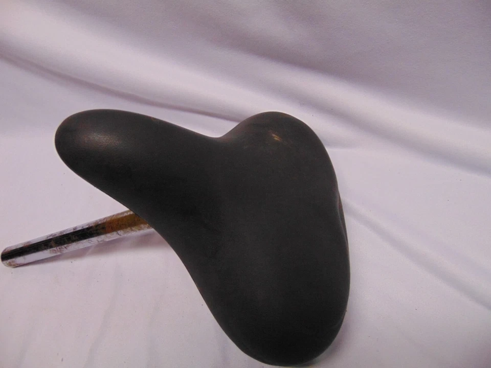 Selle Royal black adult bicycle seat 11" x 11" x 3" made in Italy cushioned - Image 4 of 4