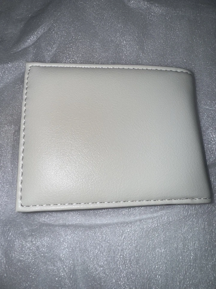 Novo e lacrado! Carteira dobrável e porta-cartão de crédito estilo Game Boy retrô original - Imagem 3 de 4