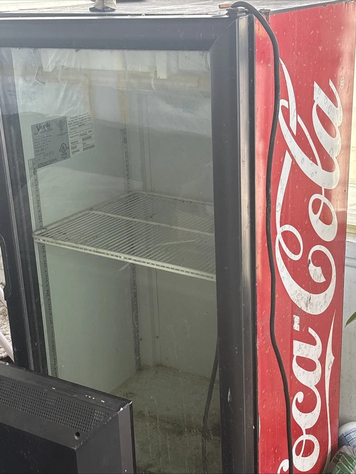 Refrigerador Coca-Cola funciona muy bien ligero por dentro funciona. Tiene todas las cajas Foto 2 de 4