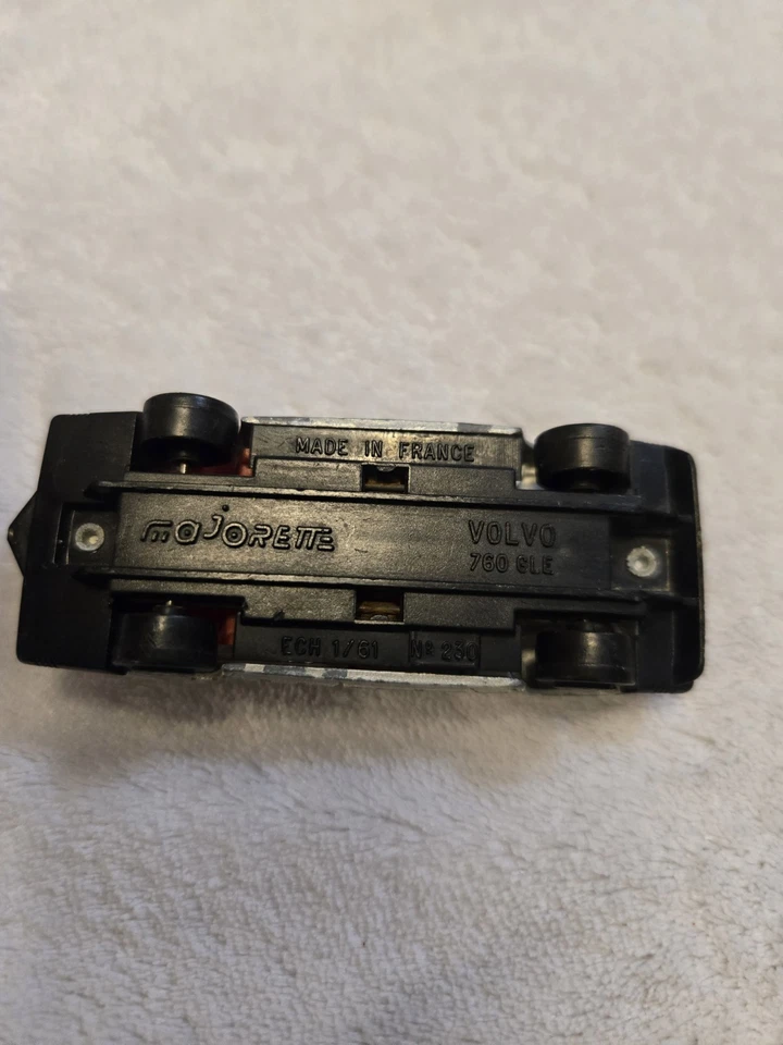 Vintage Majorette 230 Volvo 760 GLE plata Hecho en Francia Metal 1/61 Nº 230 Foto 4 de 4