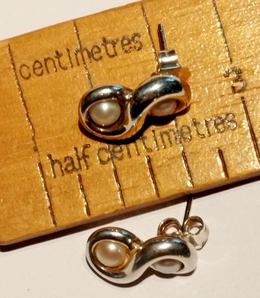 Классические серьги Infinity из чистого серебра и жемчуга Tiffany & Co сняты с производства - Изображение 3 из 4