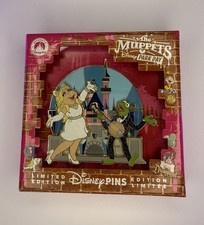 Disneyland The Muppets Park Day Miss Piggy and Kermit Castle Jumbo LE 1500 Disneyland The Muppets Park Day Miss Piggy and Kermit Castle Jumbo LE 1500