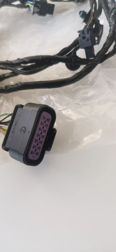 Genuine Land Rover Discovery Sport 2015+ Rear Bumper Electrical Wiring LR074182 - Image 3 of 4