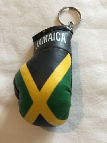 JAMAICA MINI BOXING GLOVE (ONE ONLY) WITH KEY RING approx 8cm x 5cm-Roots Reggae - Picture 1 of 2