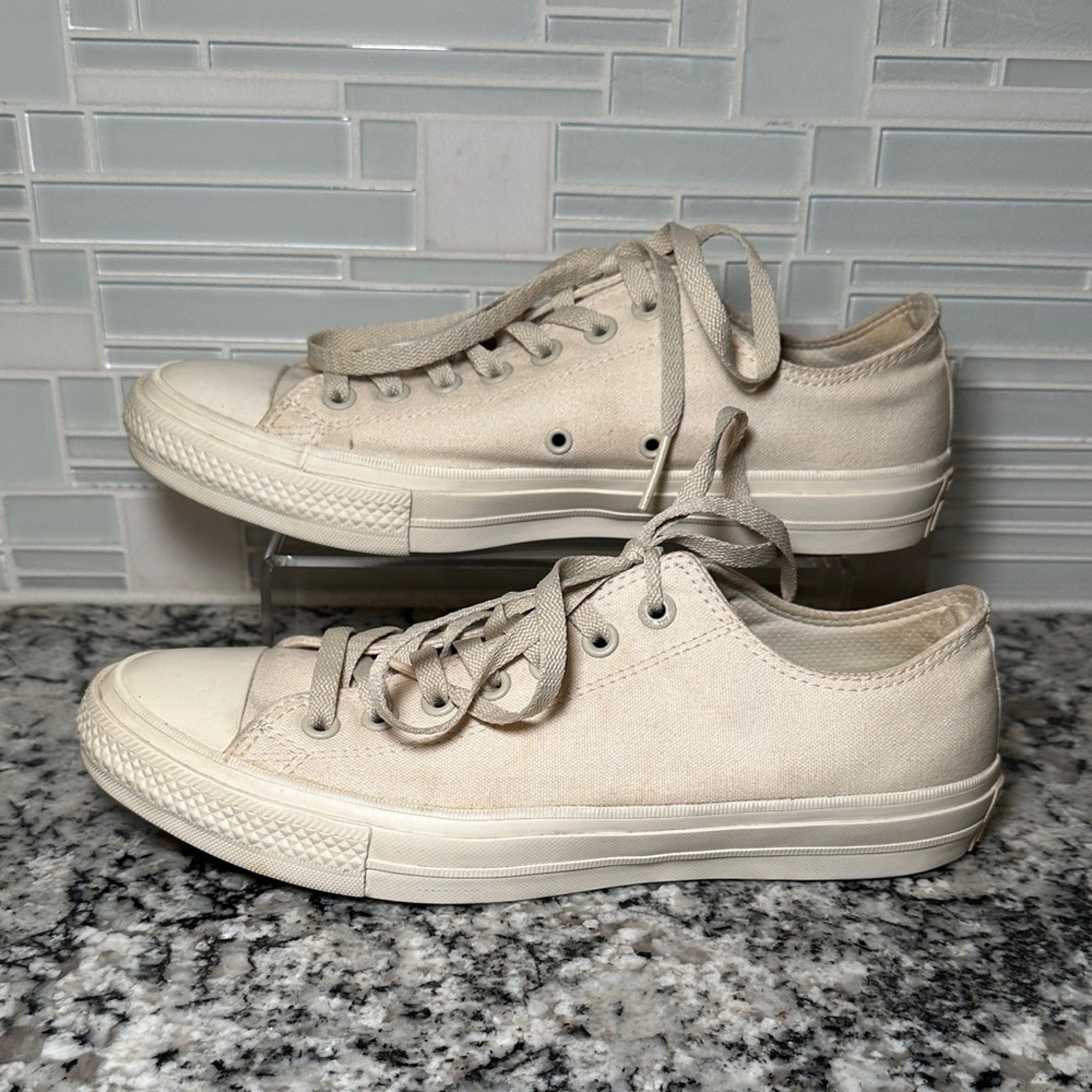 Converse Chuck Taylor II w/ Lunarlon Low Sneakers – 10.5 (Women’s) 8.5 (Men’s) Converse Chuck Taylor II w/ Lunarlon Low Sneakers – 10.5 (Women’s) 8.5 (Men’s)