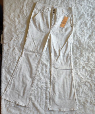 New RISEN wide leg cargo pants in white