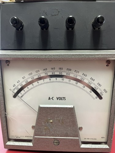 VINTAGE IRON VANE PA-151 AC VOLTS METER 0-15-150-300 - Picture 4 of 9