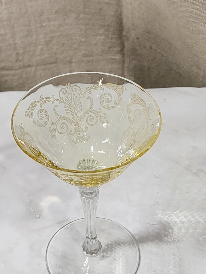 Vintage Fostoria Versailles Topaz Small Cordial Glass 5.25"  x 3.25" - Image 4 of 4