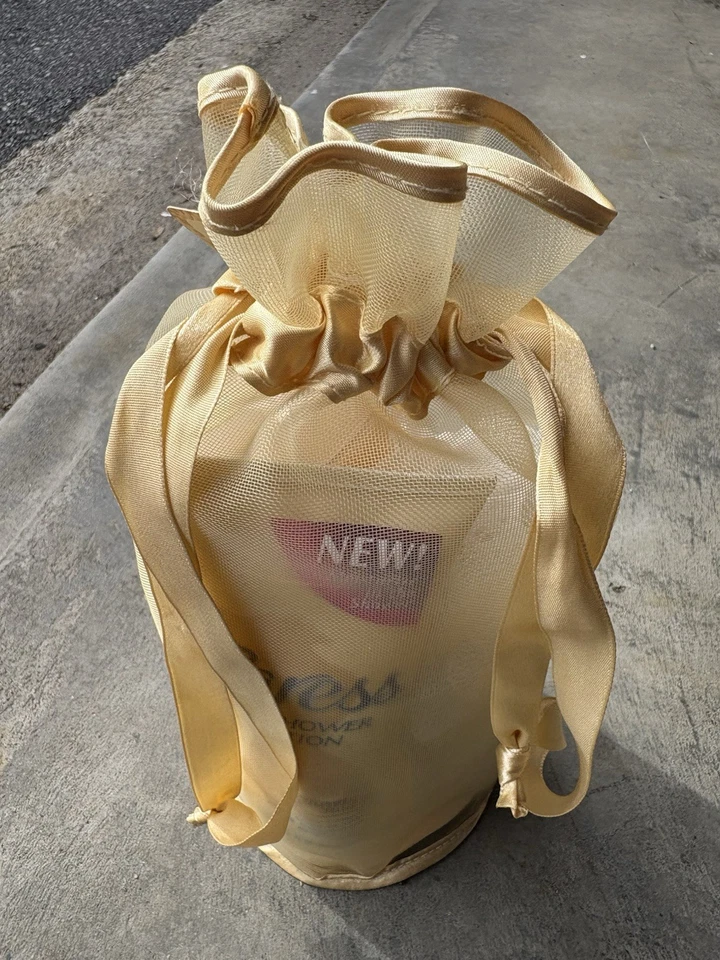 Jabón corporal crema de karité Caress Glowing Touch (18 oz) + loción (8,5 oz) + juego de barras. Foto 2 de 4