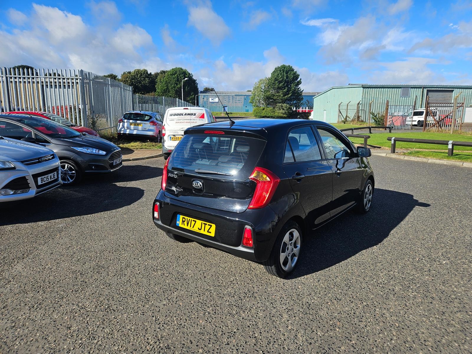 2017 Kia Picanto, photograph 8