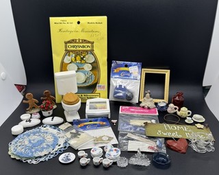 Lote de muebles y accesorios vintage para casa de muñecas