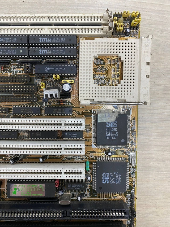 Vintage Lucky Star LS-486E Socket 3 486 motherboard - Image 4 of 4