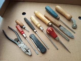 altes Werkzeug Set ..mit Holzgriff Hobby Schuppen Werkstatt