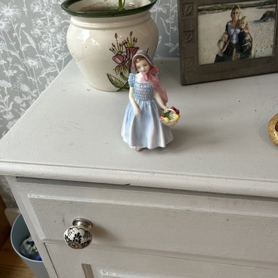 Royal Doulton Wendy HN 2109, Harradine-Child Classic Series - 1952